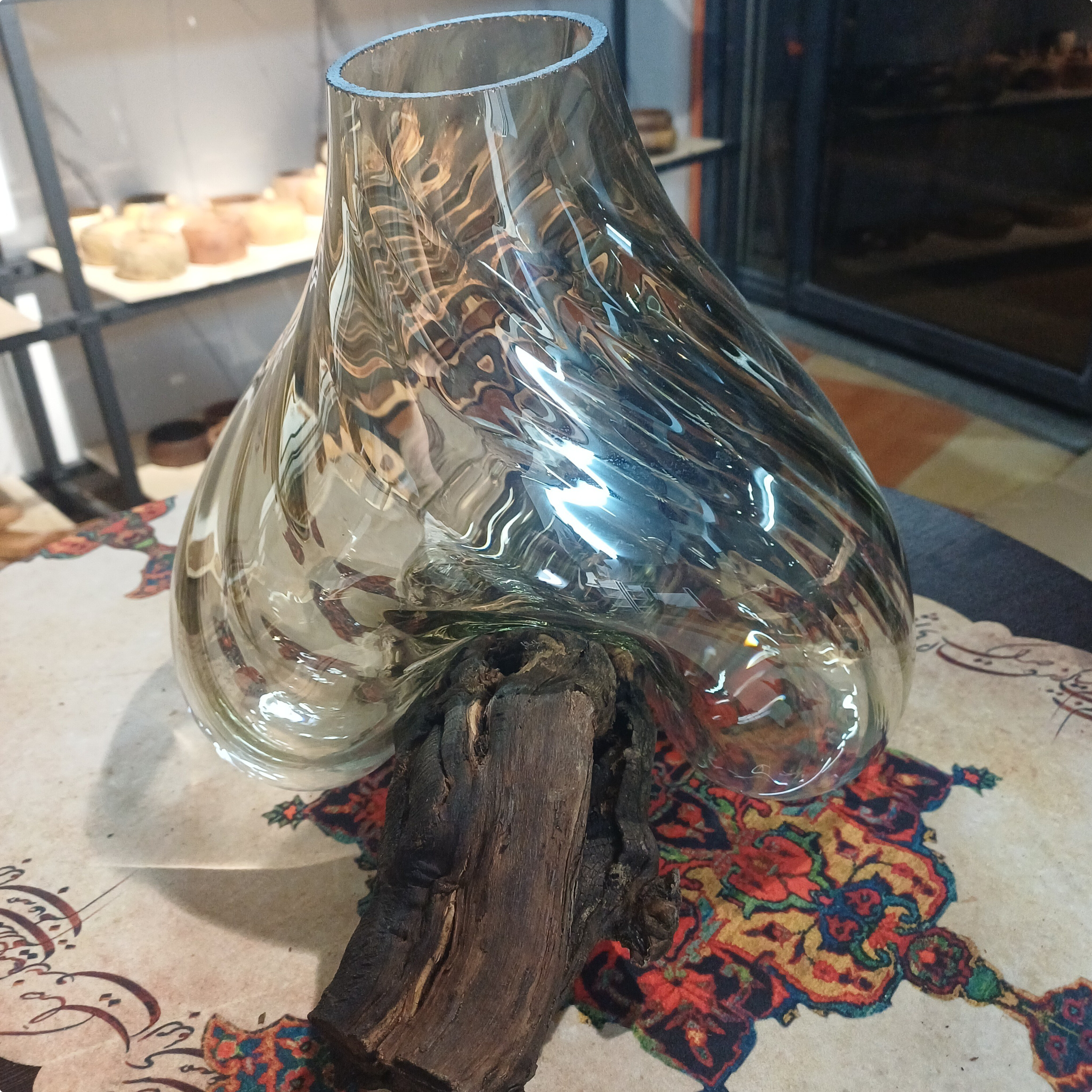 گلدان دفرمه چوب و شیشه
